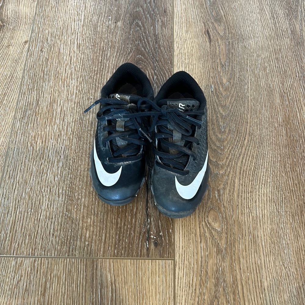 Nike boys fastflex baseball cleats size 10